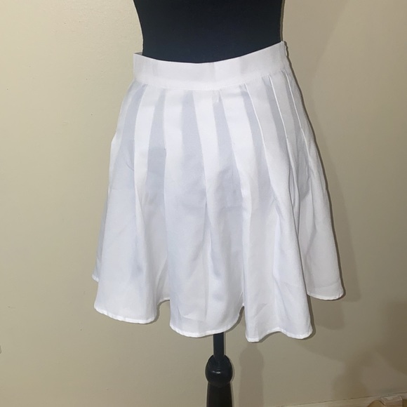 Romwe - White Pleated Tennis Skirt - Picture 4 of 8